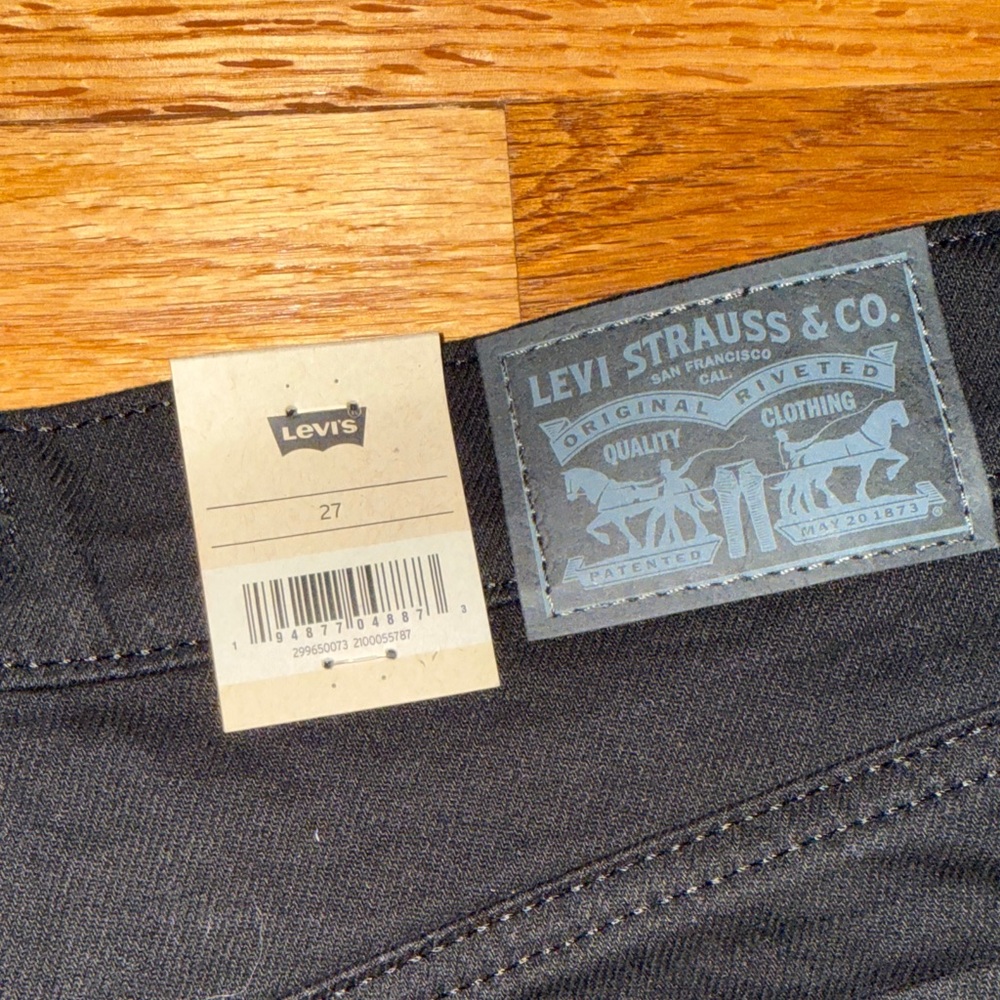 Levi's Women's Black Jean Shorts - Picture 4 of 9